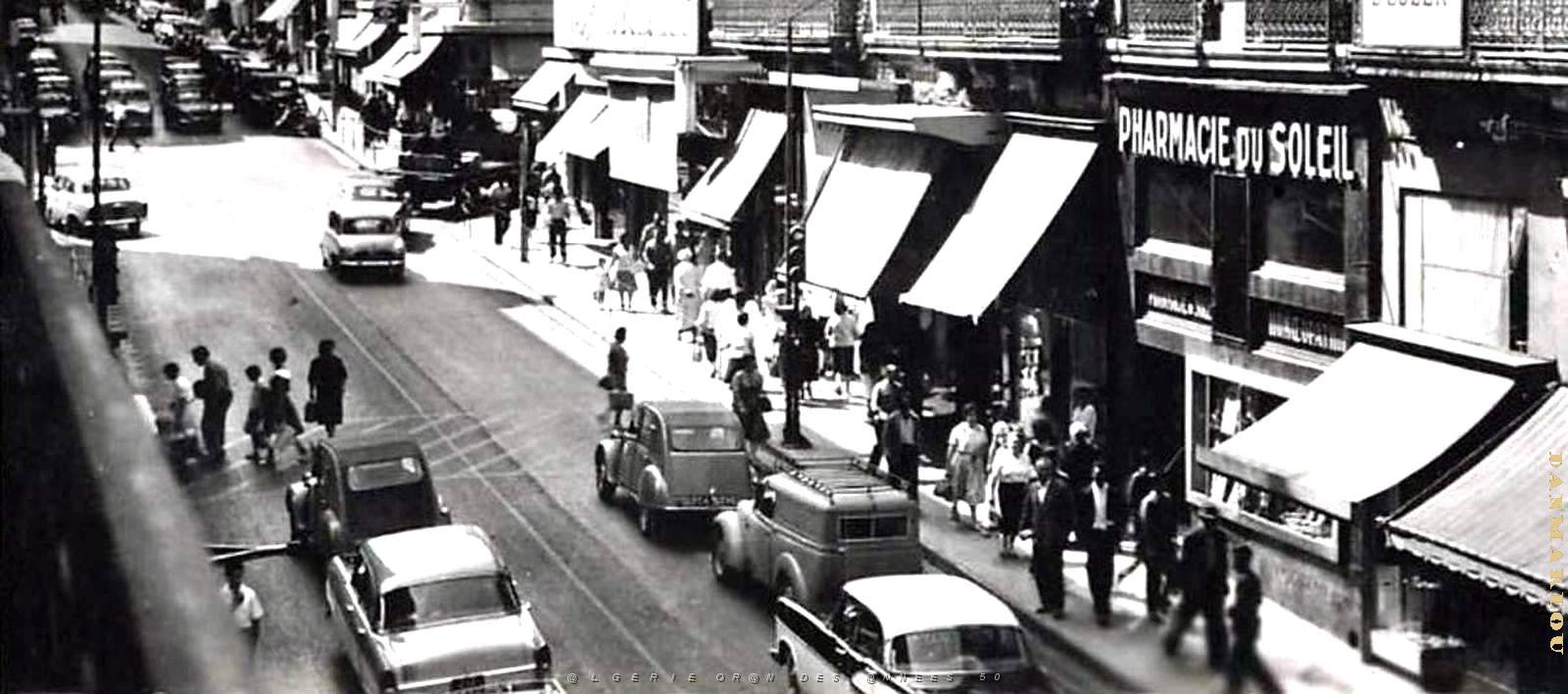 2257- Oran - Boulevard Clemenceau2  hauteur pharmacie du soleil- 1957.jpg